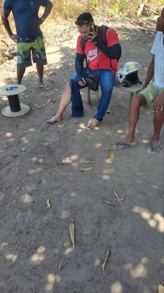 Momento após o cantor receber o tiro. (Foto: Reprodução)