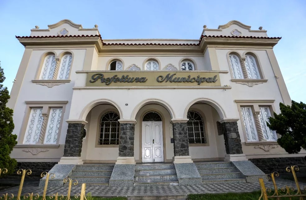 Covid:Escola suspende aulas após alunos e funcionários testarem positivo na Bahia