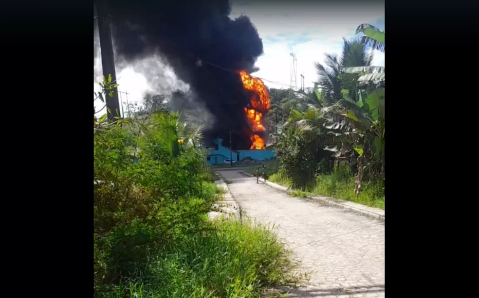 Incêndio em empresa causa explosão e deixa feridos em Candeias