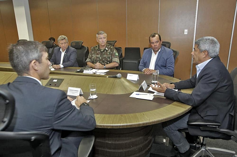 Cumprindo decisão do STF, Jerônimo determina retirada de manifestantes da frente dos quartéis na Bahia