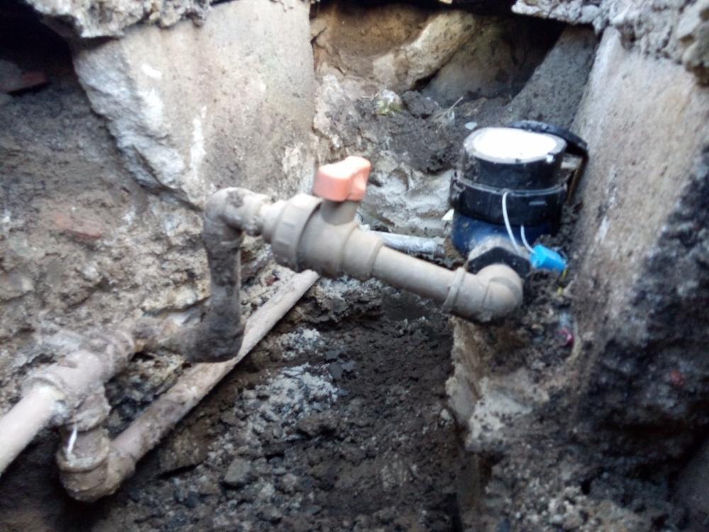 Ligações clandestinas desviaram 600 milhões de litros de água em Feira, diz Embasa