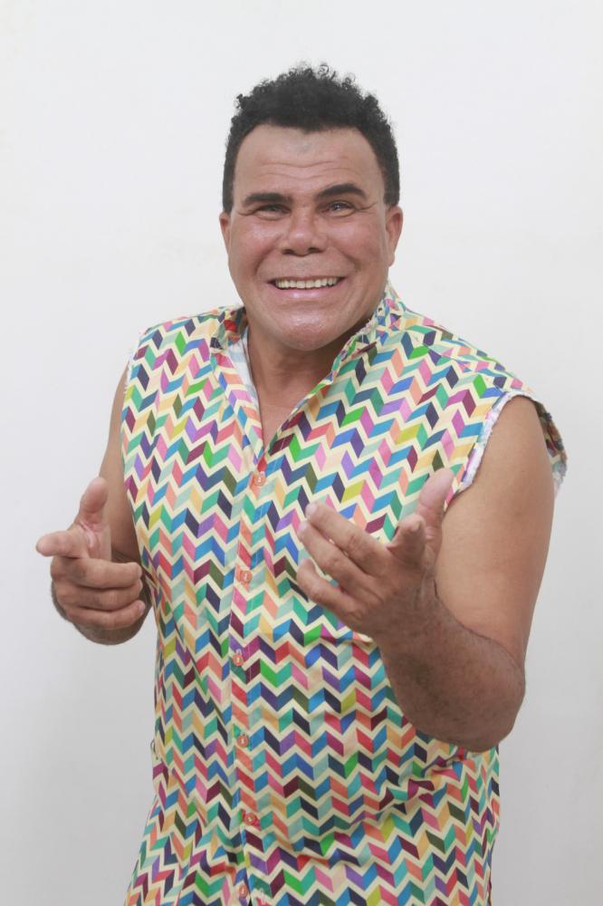 Cantor Djalma Ferreira faz o esquenta de Carnaval em Feira de Santana
