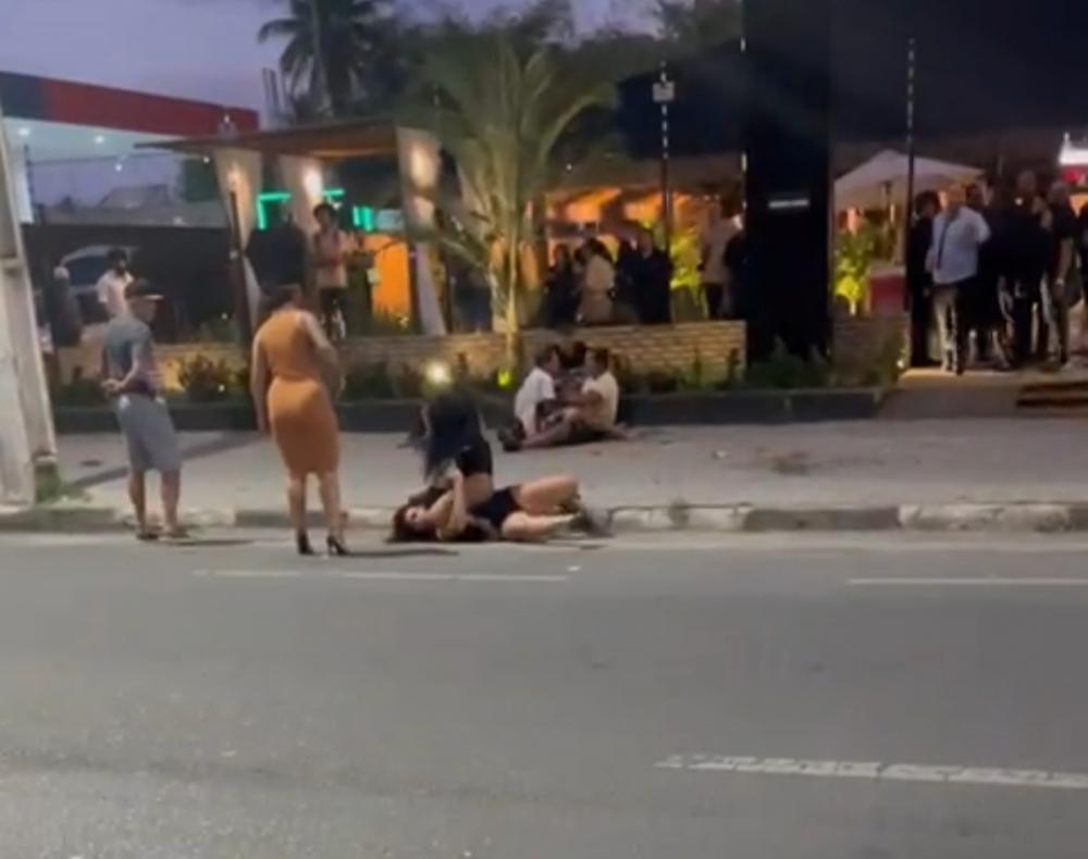 Barraco na Fraga Maia: Pancadaria entre mulheres e homens chama atenção; veja vídeo 