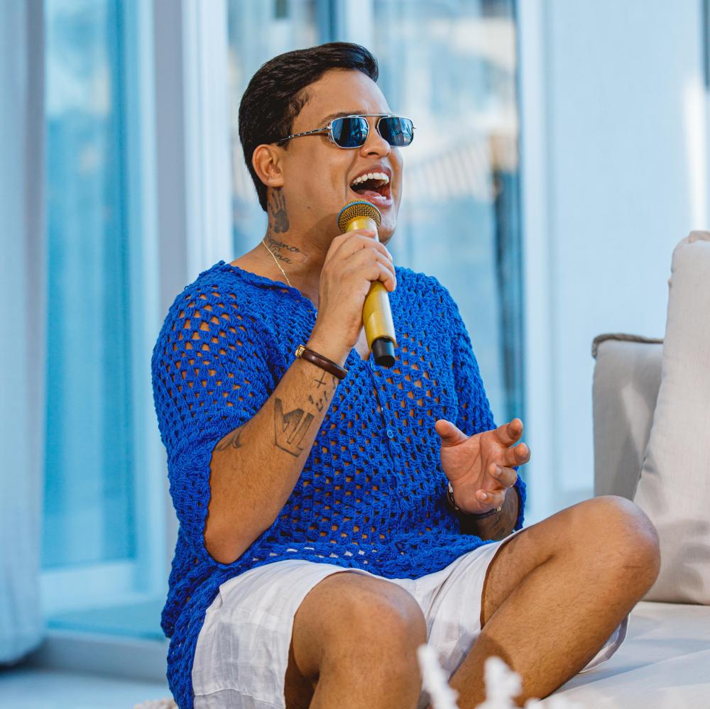 'Na Sala Beach': Thiago Aquino disponibiliza novo álbum completo