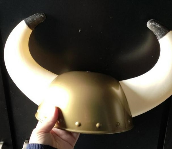 Empresário feirense ganha chifre e ainda presenteia amada com carrão de luxo