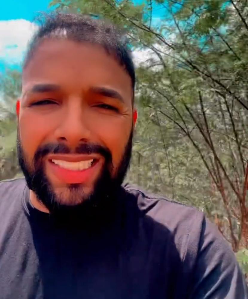 Cantor Unha Pintada aparece no matagal fazendo 'o inesperado'