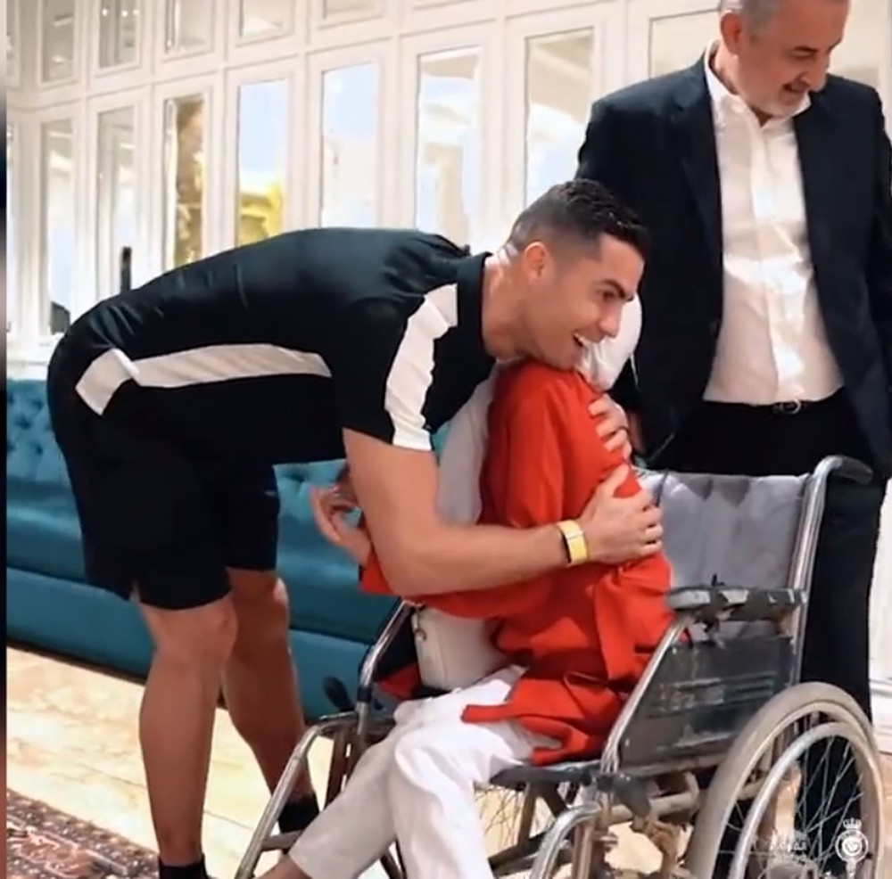 Cristiano Ronaldo pode receber 100 chibatadas por adultério; entenda