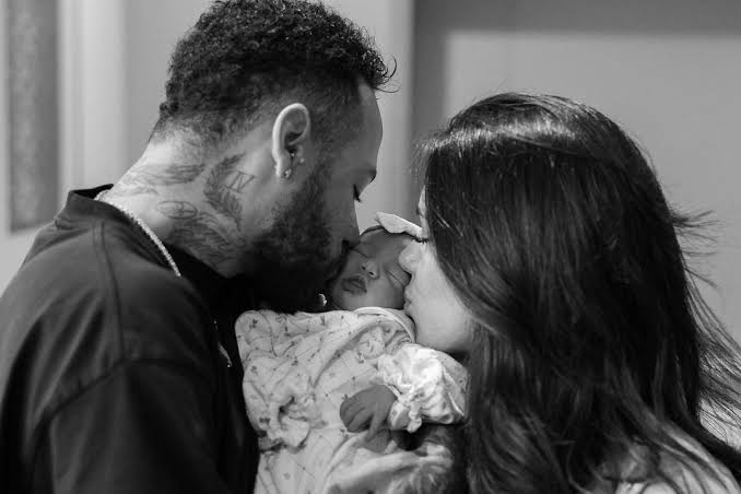 Bandidos invadem casa para sequestrar filha e noiva de Neymar