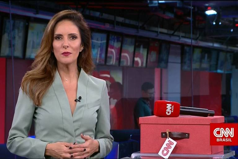 Monalisa Perrone some da mídia e vira 'nova Ana Paula Arósio'