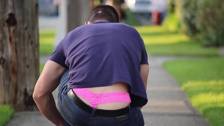 Pesquisa mostra que mulheres adoram ver parceiros usando calcinha