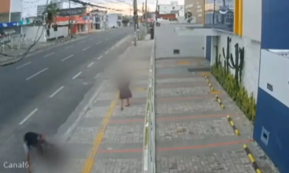 À espera de uma consulta, à mercê da violência